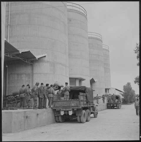 Opération "Fructidor" chargement de blé (Sousse).