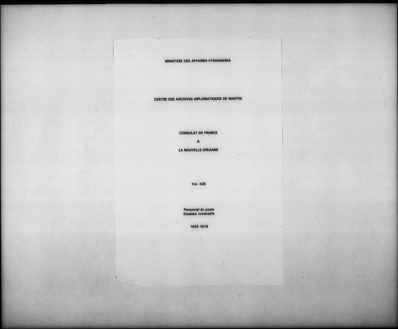 Dossiers nominatifs des agents du poste.