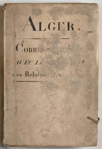 A l'endroit du registre : correspondance avec les agents diplomatiques et consulaires, le ministre de la Marine et d'autres autorités françaises (3 vendémiaire an XIII-29 décembre 1805).
A l'envers du registre : correspondance avec le ministère des Relations extérieures (1er vendémiaire an XIII-3 nivôse an XIV).