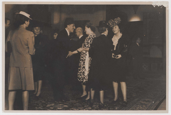 Déjeuner et réception à l'occasion du passage du général Catroux, en route pour Moscou (à la Résidence des Pins à Beyrouth)