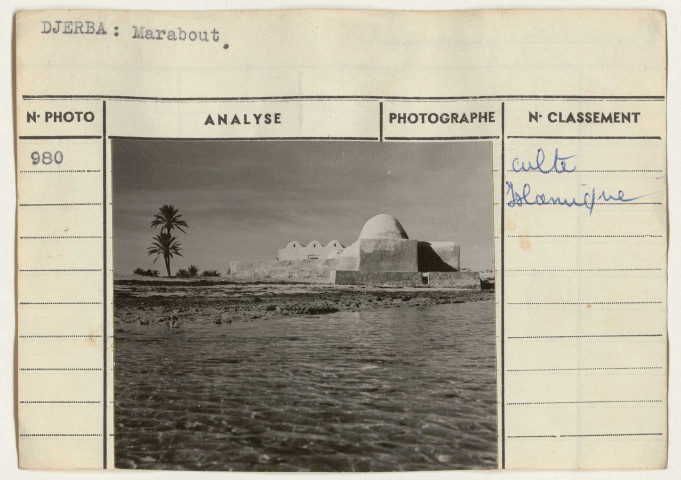 Culte catholique ; culte islamique.