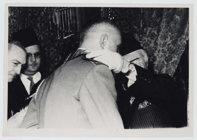 « Arrivée du général Boyer de Latour au CSTT ». (Commandement supérieur des troupes de Tunisie)