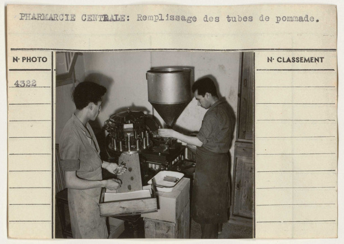 Santé publique : Institut Pasteur et pharmacie centrale.