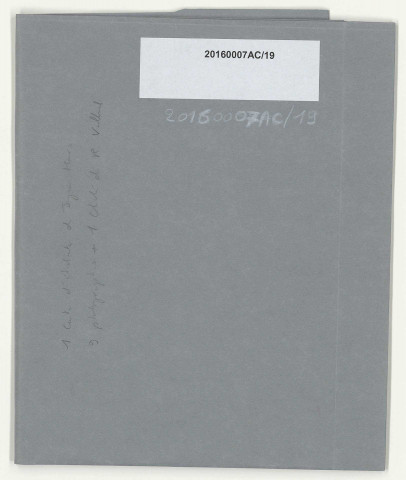 9 photographies et un cliché de Rose Valland ; carte d'étudiante de Joyce Heer, étudiante à l'Université de Paris-Sorbonne en 1974-1975.