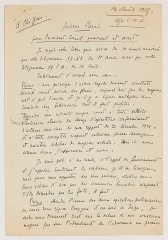 Copies de correspondance et dossier de presse sur la démission de Lyautey. Après l'arrivée de Pétain comme inspecteur général des armées et un bref séjour à Paris, Lyautey demande à être relevé des ses fonctions le 29 septembre 1925. Il propose avec insistance au ministère des Affaires étrangères la réunion des pouvoirs militaires et civils et annonce son départ du Maroc pour le 10 octobre au souverain marocain, aux commandements des régions de Taza, Fez et Meknès, au général Naulin, à Pétain, à son remplaçant Théodore Steeg. Notes, dont une autographe sur l'automobile affectée au service du Résident général lors de ses voyages à Paris, sur le fonds de réserve marocain et les dépenses de la ville de Rabat, sur les réquisitions et les achats de mulets et de chameaux... Une lettre de Pierre Lyautey, à son oncle, du 6 octobre 1925 est jointe à ce lot.