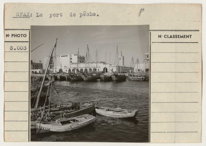 Travaux publics : services maritimes et ports de pêche.