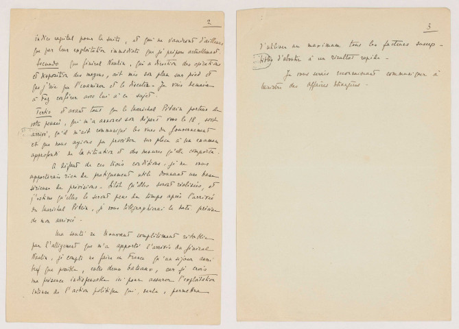 Copies de correspondance et dossier de presse sur la démission de Lyautey. Après l'arrivée de Pétain comme inspecteur général des armées et un bref séjour à Paris, Lyautey demande à être relevé des ses fonctions le 29 septembre 1925. Il propose avec insistance au ministère des Affaires étrangères la réunion des pouvoirs militaires et civils et annonce son départ du Maroc pour le 10 octobre au souverain marocain, aux commandements des régions de Taza, Fez et Meknès, au général Naulin, à Pétain, à son remplaçant Théodore Steeg. Notes, dont une autographe sur l'automobile affectée au service du Résident général lors de ses voyages à Paris, sur le fonds de réserve marocain et les dépenses de la ville de Rabat, sur les réquisitions et les achats de mulets et de chameaux... Une lettre de Pierre Lyautey, à son oncle, du 6 octobre 1925 est jointe à ce lot.