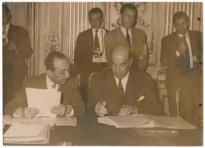 Signature des conventions franco-tunisiennes et nouveau gouvernement tunisien