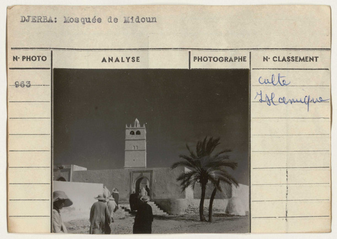 Culte catholique ; culte islamique.