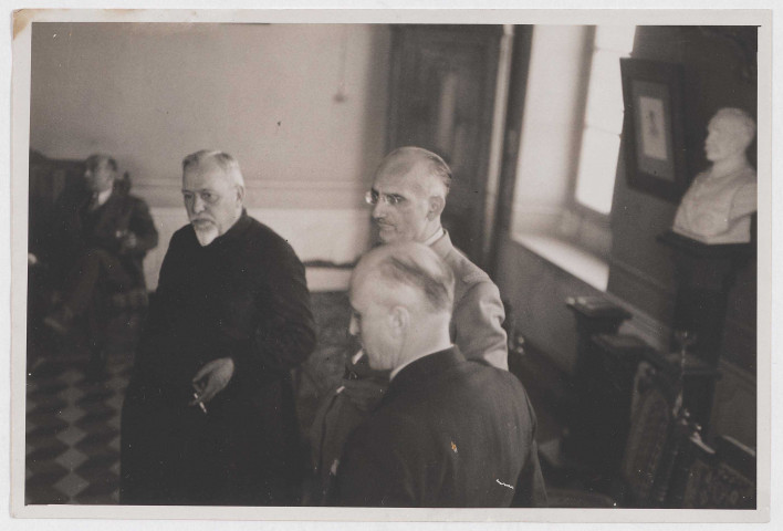 Visite du général Beynet au collège d'Antoura et au couvent des sœurs de Saint-François de Salle