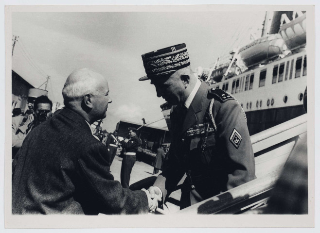 « Arrivée du général Boyer de Latour au CSTT ». (Commandement supérieur des troupes de Tunisie)