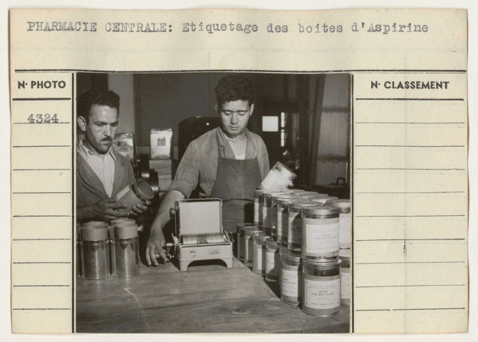 Santé publique : Institut Pasteur et pharmacie centrale.